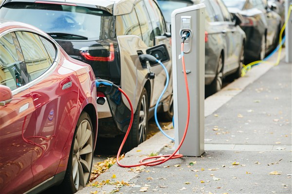 Electric vehicles and engine oils market